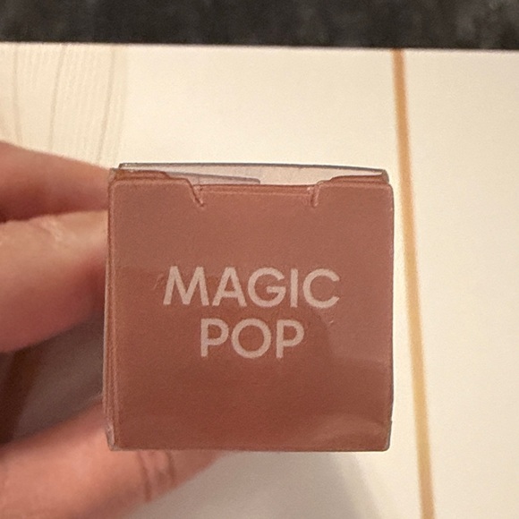 Hello Kitty Magic Pop Lip Oil - Picture 4 of 4